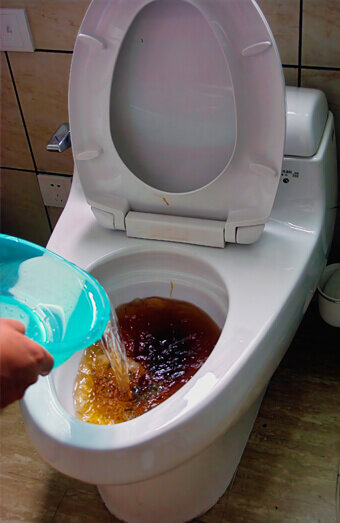 https://blockeddrainsrivervale.com.au/uploads/2025/07/blocked-toilet-93159.jpg